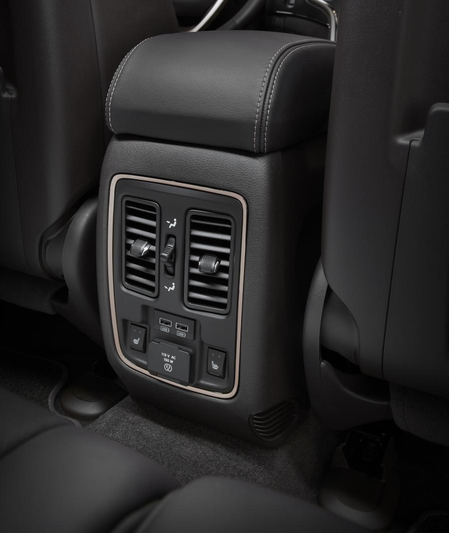  Jeep Grand Cherokee Summit 2014 года  (фото 6 из 61)